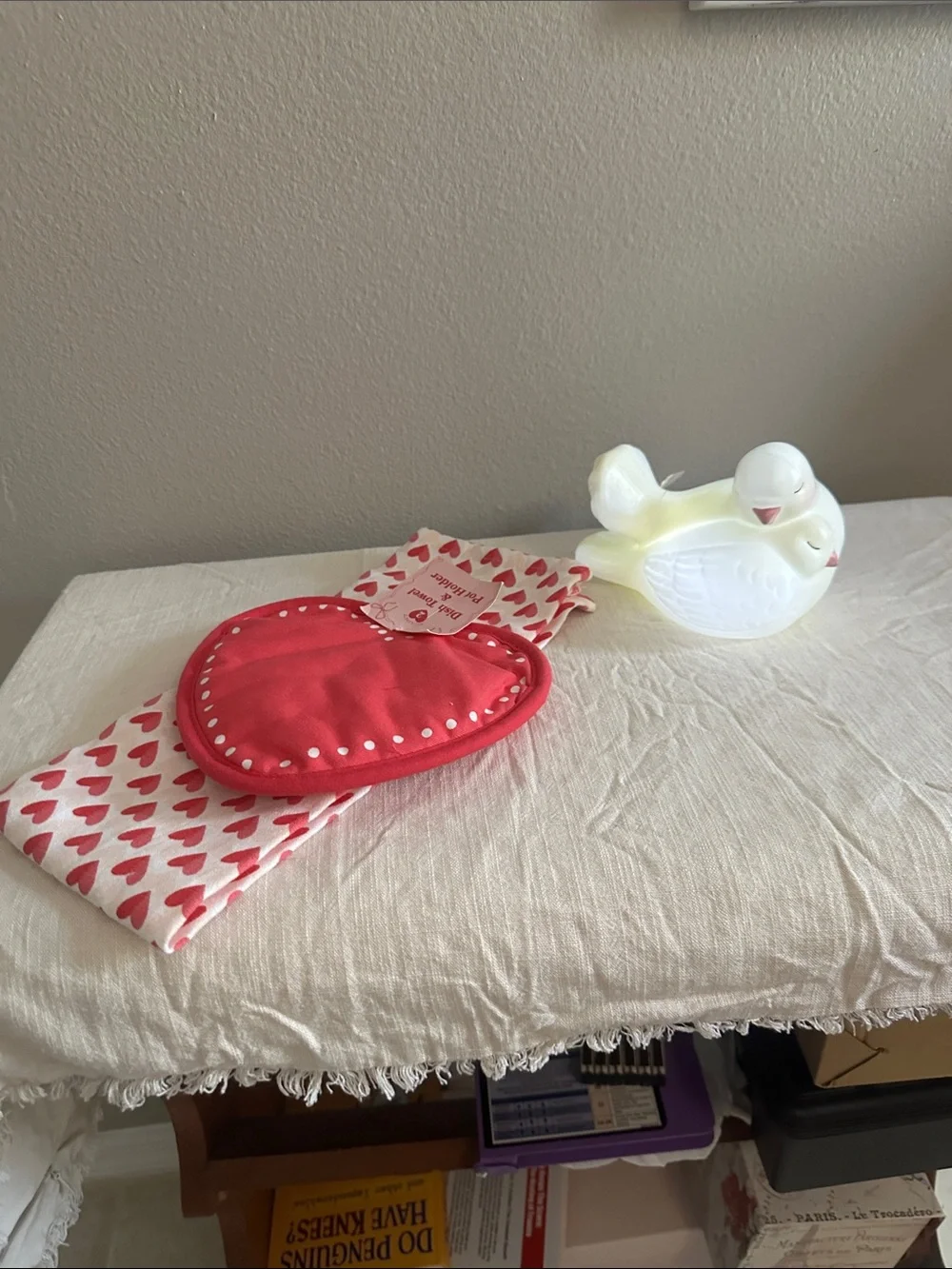 Heart oven mit and towel set and light up lovebirds. NWT